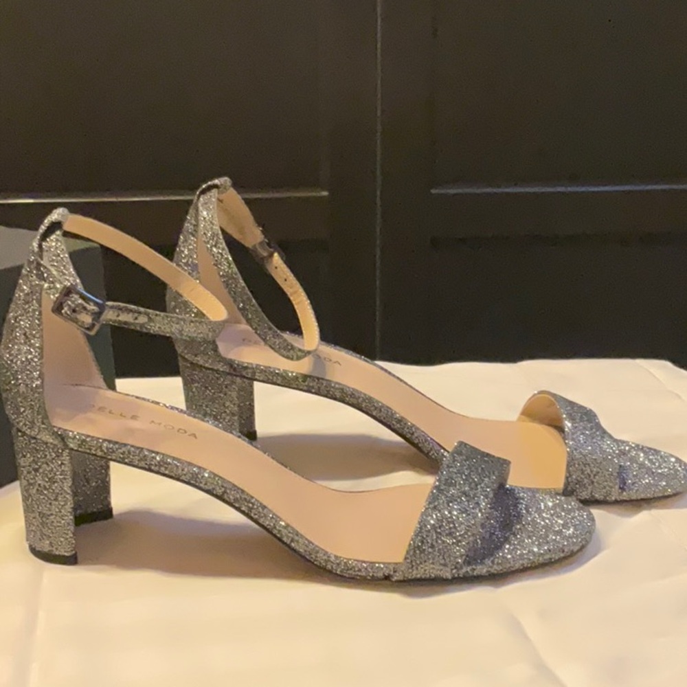 NEW! Pelle Moda Pewter Metallic Shoes 9.5M NWT